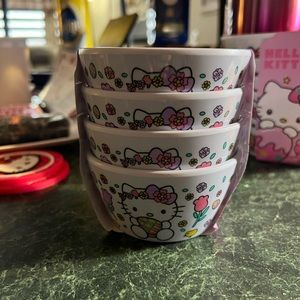 Hello kitty Easter Set of 4 snack size bowls plastic